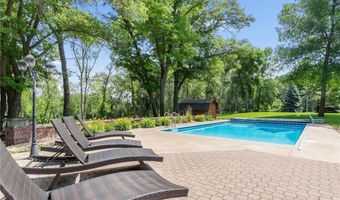 1109 Lakeview Ave, Alexandria, MN 56308