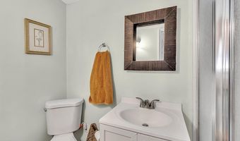 77 Navesink Ave, North Middletown, NJ 07748