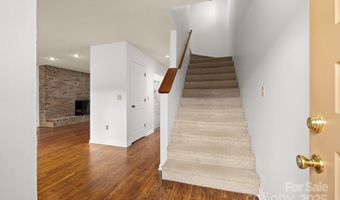 103 Pebble Creek Dr, Asheville, NC 28803