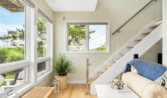 10 Calef Ave, Narragansett, RI 02882
