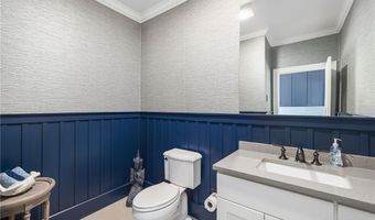 3 Oak St, Middletown, RI 02842