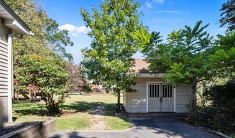 8 Dunn Rd, Airmont, NY 10952