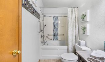 142 S QUADRANT St, Rockaway Beach, OR 97136