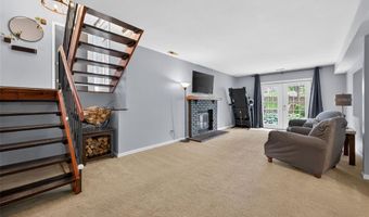 100 Holly Green Dr, Ballwin, MO 63021