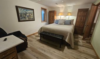 512 W Melgaard Rd, Aberdeen, SD 57401