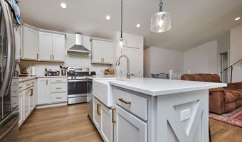 930 Wolf Creek Dr, Polk City, IA 50226