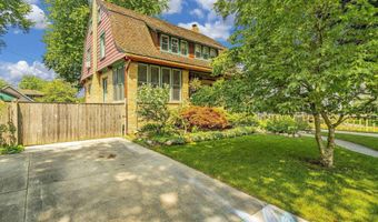 1805 ST Clair River Dr, Algonac, MI 48001