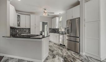 11 Macintosh Dr, Andover, NJ 07848
