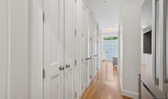 617 Avenue E, Bayonne, NJ 07002