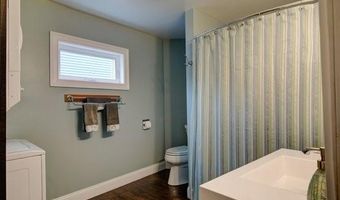 7 Dean Ave, Newport, RI 02840