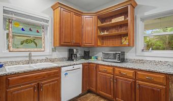 223 Sycamore St, Bay St. Louis, MS 39520