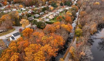 7 Maria St, Lincoln, RI 02865