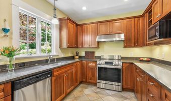 17 Ridge Rd, Danbury, CT 06810