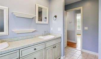 18 Anawan Ave, Narragansett, RI 02882