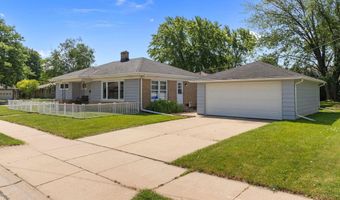 2015 E COLLEGE Ave, Appleton, WI 54915