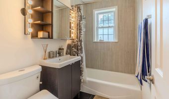 942 N MCKINLEY Rd, Arlington, VA 22205