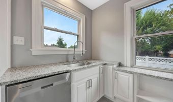 5516 Raceview Ave, Cincinnati, OH 45248