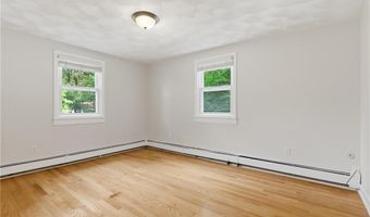 8 Ledgemont Dr, Lincoln, RI 02865