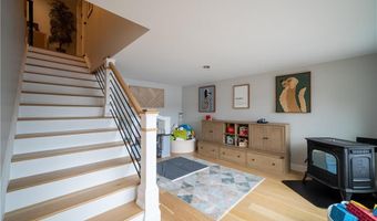 136 Aldrich Rd, Glocester, RI 02857