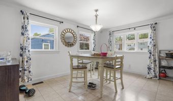 170 Red Oak Rd, Bridgeport, CT 06606
