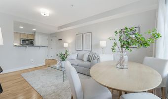 231 N THOMAS St 105, Arlington, VA 22203