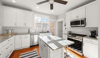 112 8TH St E, Beach Haven, NJ 08008