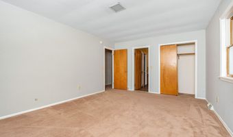 3 Springwood Manor Dr, Albany, NY 12211