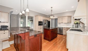 990 WHISPERWOOD Ln, Aurora, OH 44202