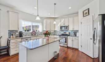 35515 SAINT JAMES Dr, Round Hill, VA 20141