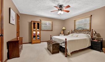 6926 Woodridge Dr, Avon, IN 46123