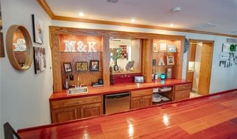 2421 Woodcrest Dr, Alton, IL 62002