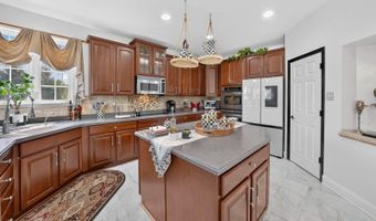 3 Surrey Way, Alexandria Twp., NJ 08867