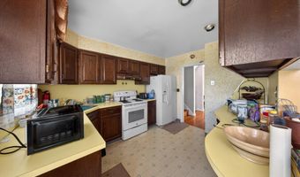 178 W SHELLEY Dr, Claymont, DE 19703