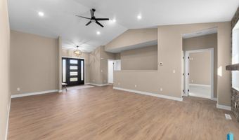 813 E Heatherwood Dr, Brandon, SD 57005