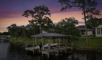 927 N Shore Dr, Biloxi, MS 39532