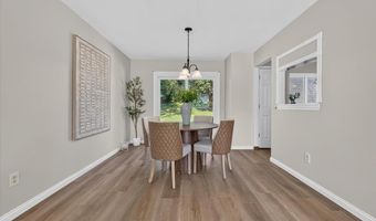 930 Bellestri Dr, Ballwin, MO 63021