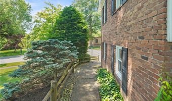 240 S Park Dr, Aurora, OH 44202