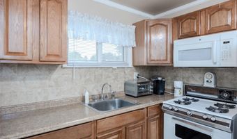 3422 Great Neck Rd, Amityville, NY 11701
