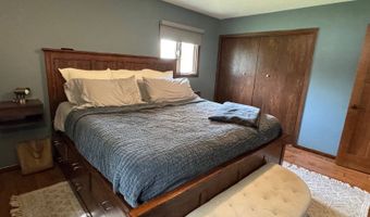 322 5th St E, Bottineau, ND 58318