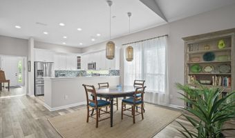 880 PARADISE Ln, Atlantic Beach, FL 32233
