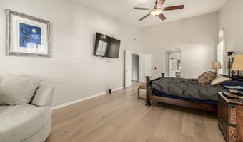 5733 S AMBERWOOD Dr, Chandler, AZ 85248