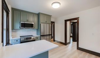 65 Burton St 3, Bristol, RI 02809