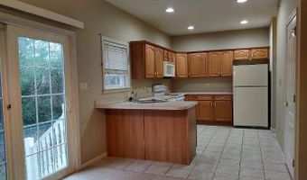 326 WILLIAMS St 302, Berlin, MD 21811