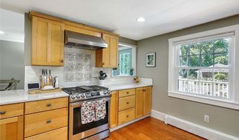 1216 E Main Rd, Middletown, RI 02842