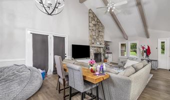 463 Londondary Dr, Ballwin, MO 63011