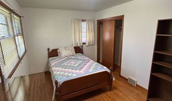 13 Chopin Pkwy, Amsterdam, NY 12010