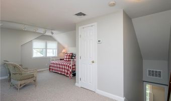 198 Gibbs Ave, Newport, RI 02840