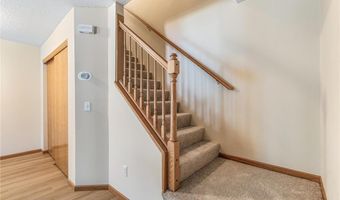 6414 158th St W 201, Apple Valley, MN 55124