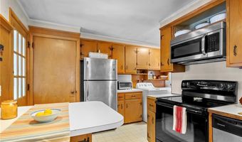 19 Harborview Ave, Bristol, RI 02809