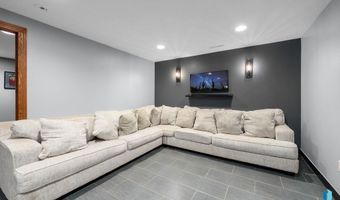 305 S Spring Pl, Brandon, SD 57005